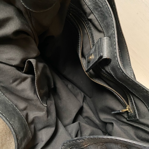 SOLD **AUTHENTIC GUCCI HANDBAG** - Picture 12 of 16